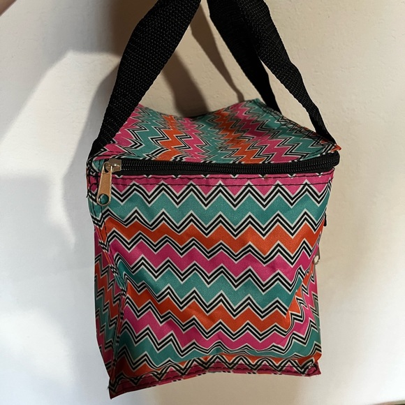 “K” initial lunch bag - Picture 2 of 4